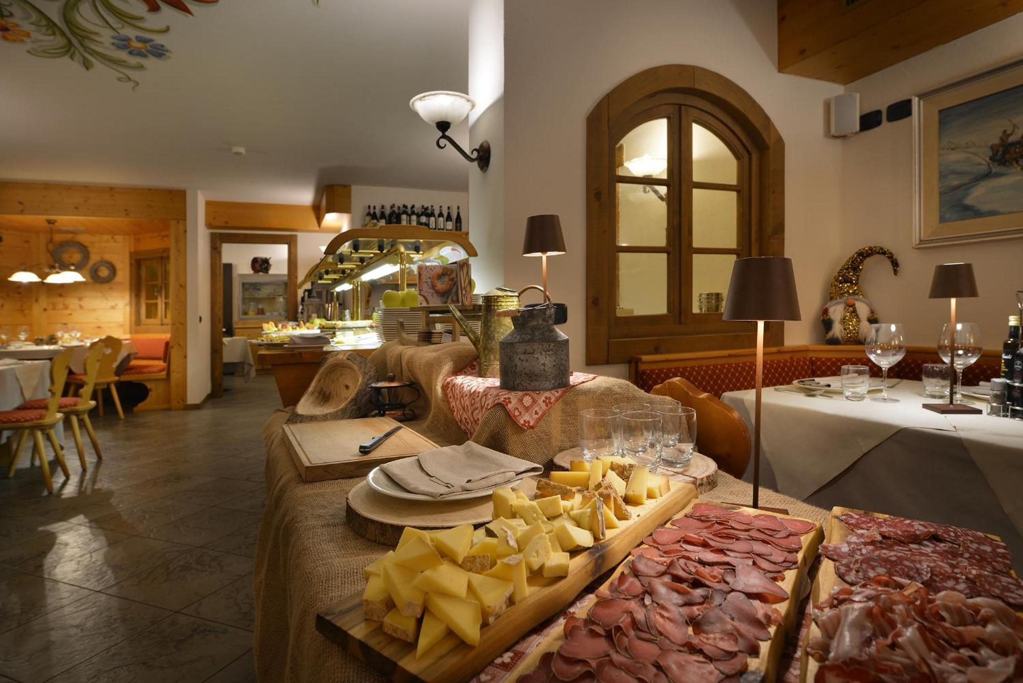 Hotel Primula Ливиньо Екстериор снимка