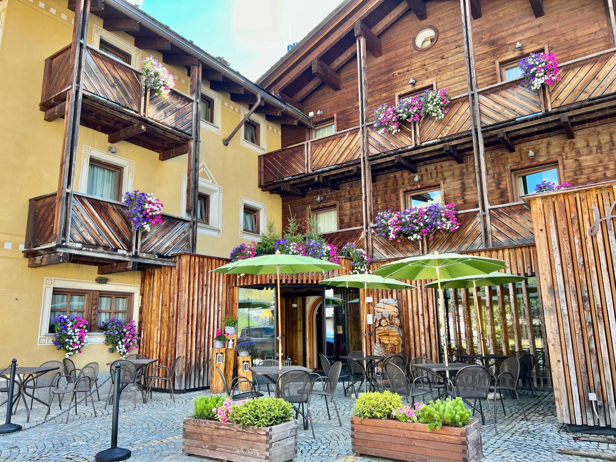 Hotel Primula Ливиньо Екстериор снимка