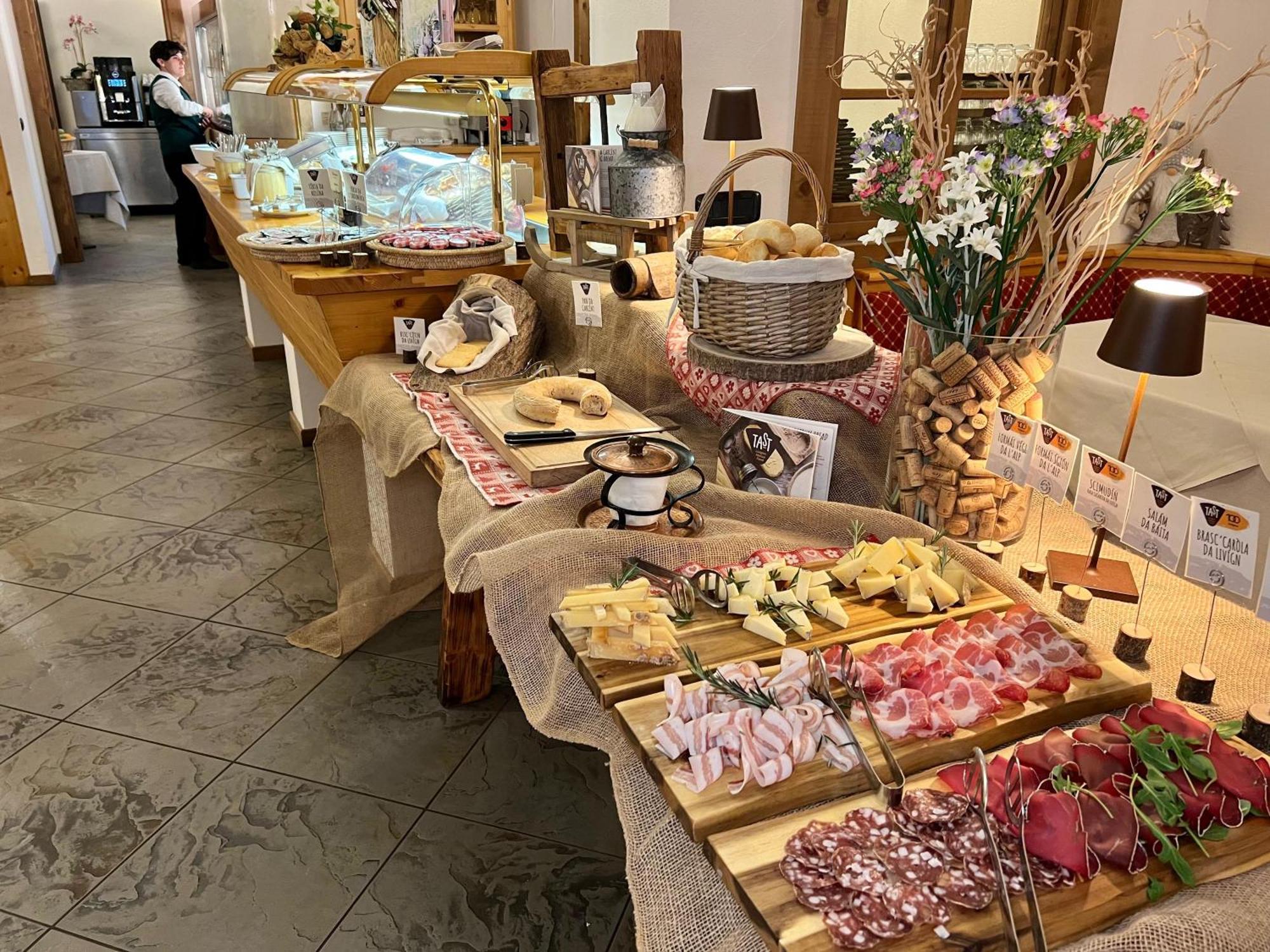 Hotel Primula Ливиньо Екстериор снимка